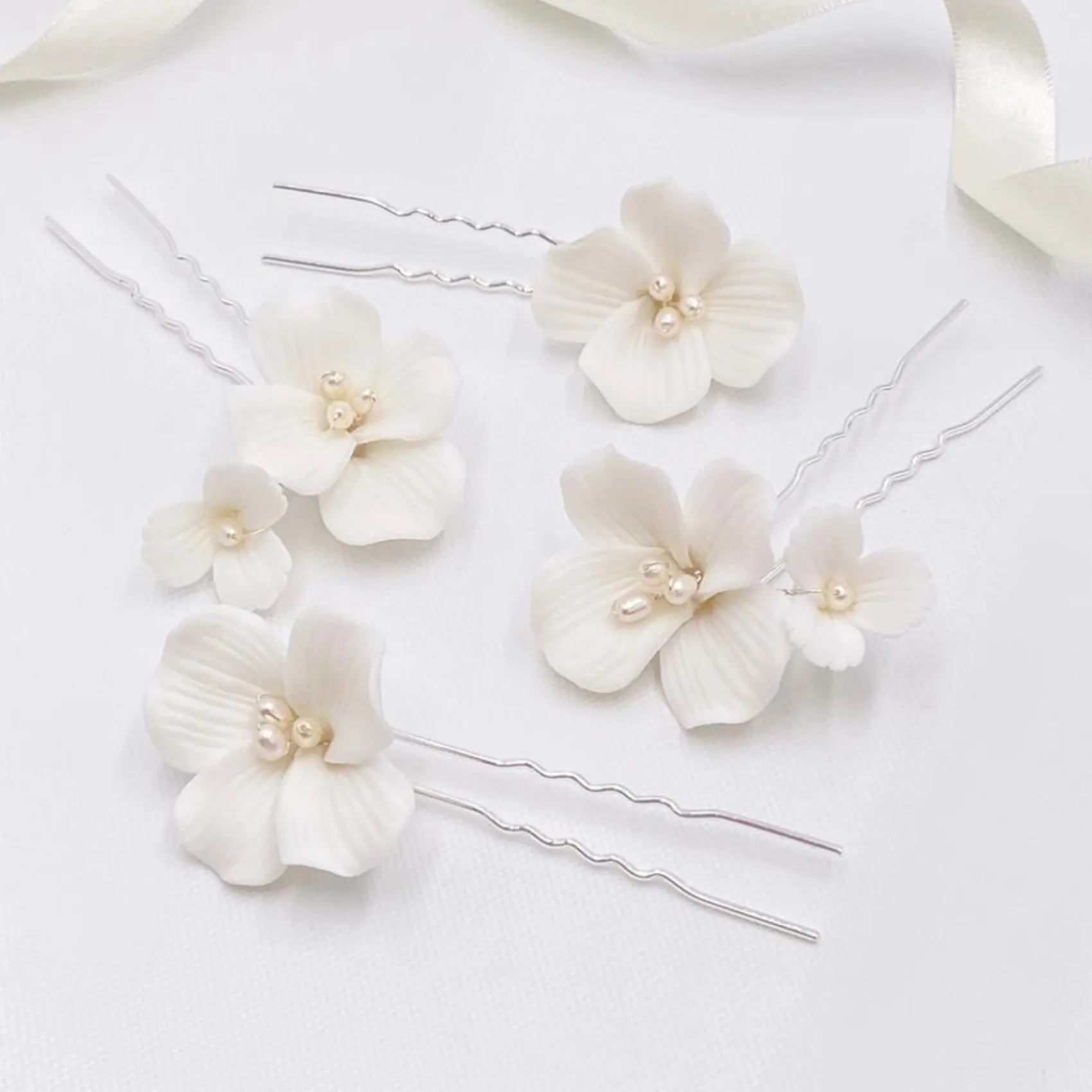 Lace & Favour Paradies Elfenbein Keramik Blume Haarnadeln* Perlen-haarschmuck | Silberne Haar-accessoires