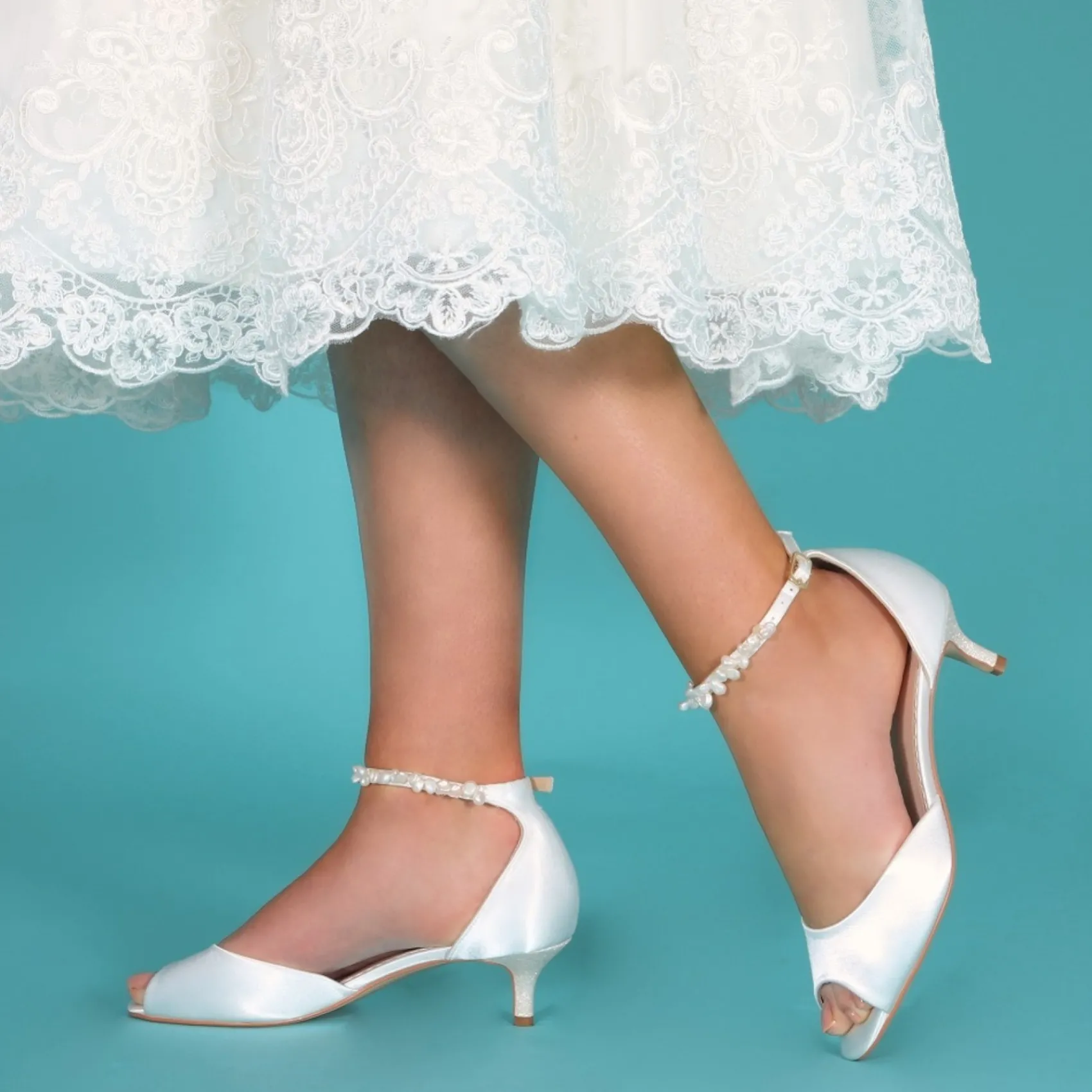 Perfect Bridal Amber Elfenbein Satin Kitten Heel Perle Knöchelriemen Sandalen* Schuhe Mit Niedrigem Absatz | Schuhe Zum Färben