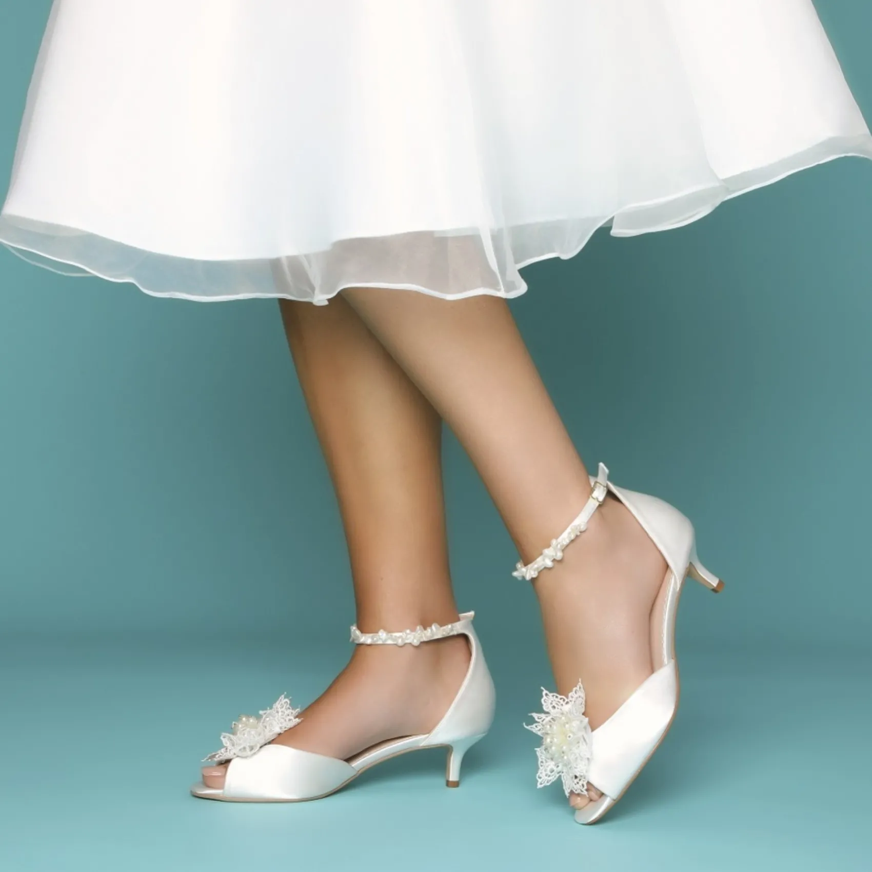 Perfect Bridal Amber Elfenbein Satin Kitten Heel Perle Knöchelriemen Sandalen* Schuhe Mit Niedrigem Absatz | Schuhe Zum Färben