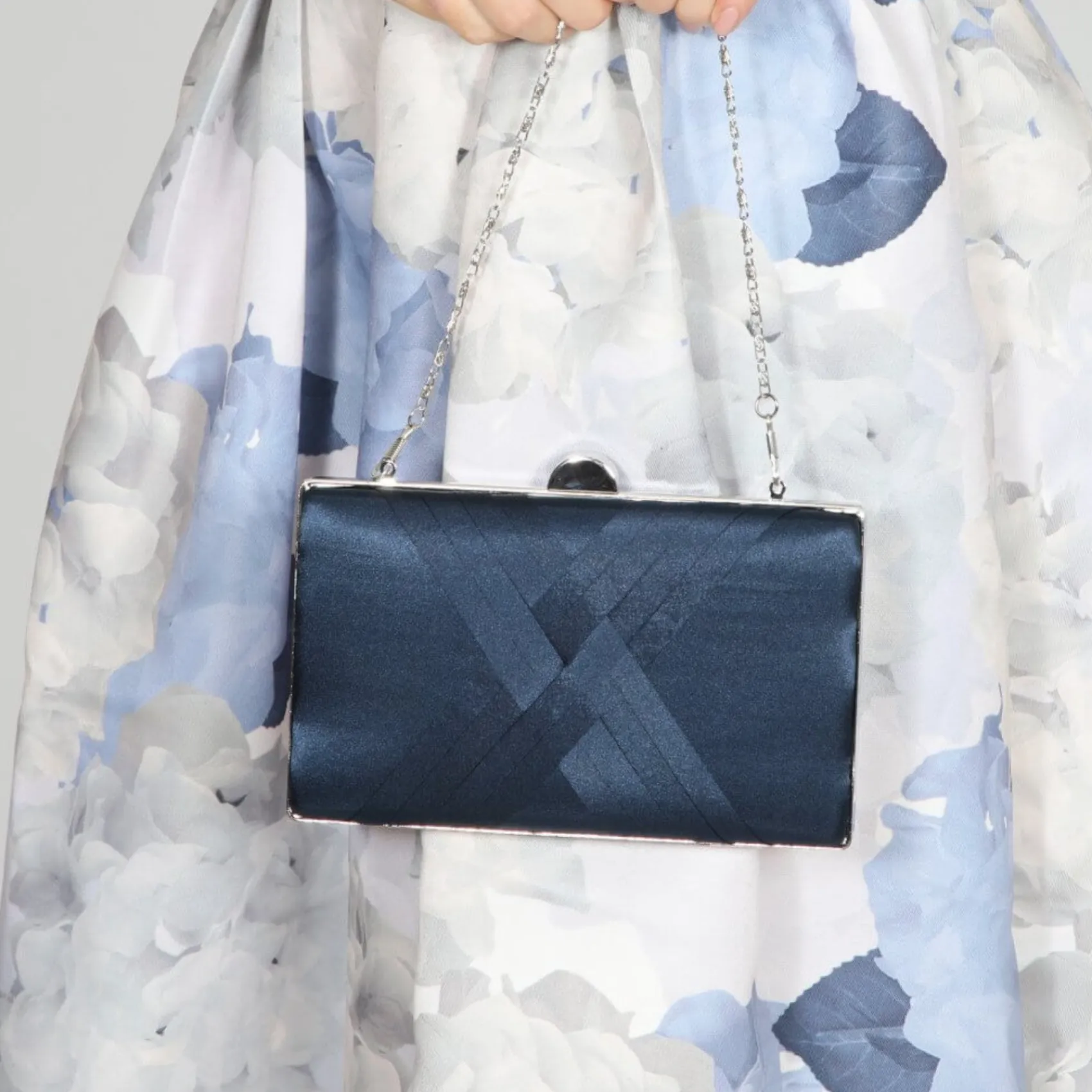 Perfect Bridal Bay Navy Criss Cross Satin Clutch Tasche* Abschlussball-taschen | Hochzeitsgäste-taschen
