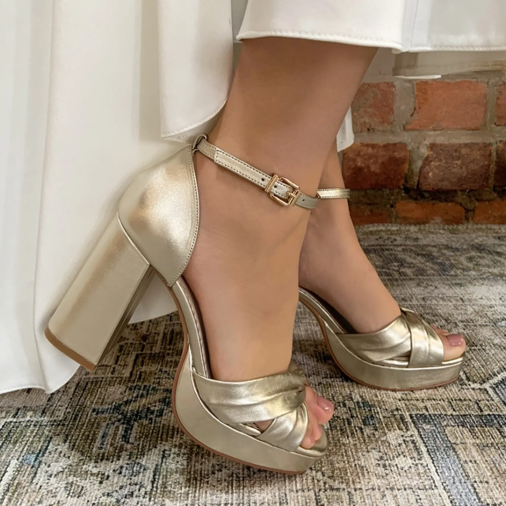 Perfect Bridal Birdie Gold Leder geknotet Blockabsatz Plateausandalen* Goldene Ballschuhe | Abschlussball-sandalen