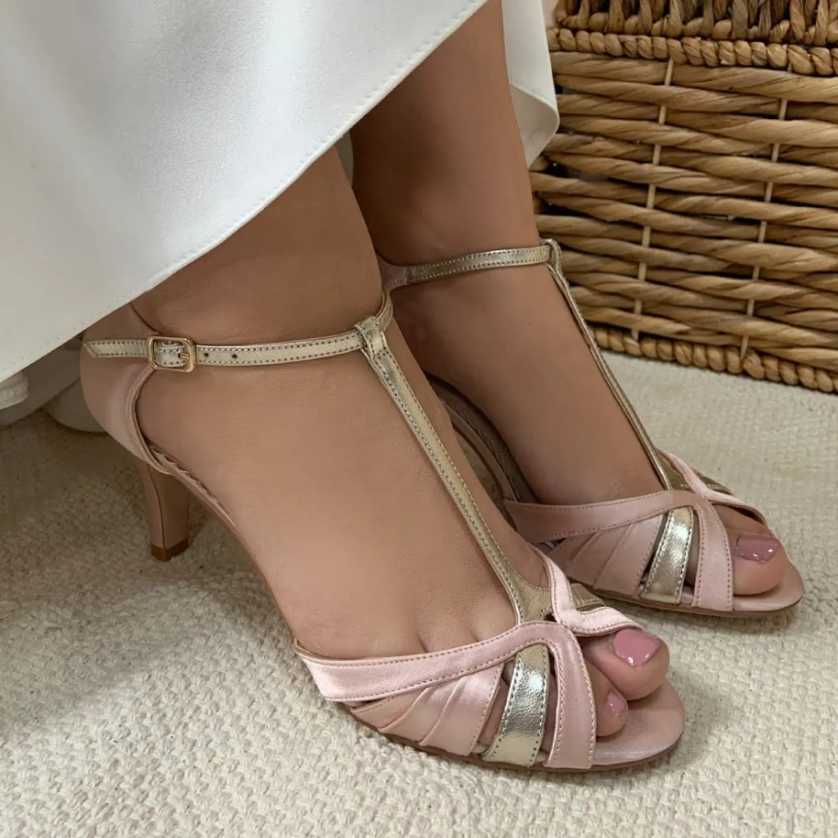 Perfect Bridal Bronte Blush Satin T-Bar-Sandalen mit mittlerem Absatz* Abschlussball-sandalen | Rosa Ballschuhe