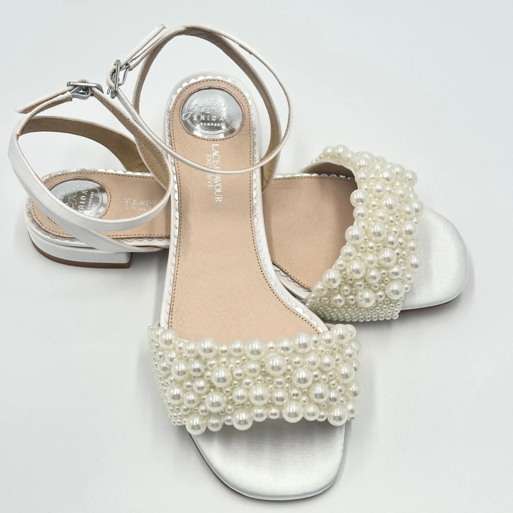 Perfect Bridal Claire Elfenbein Satin Perlen Flache Sandalen (Weite Passform)* Schuhe Für Brautjungfern | Hochzeitsschuhe
