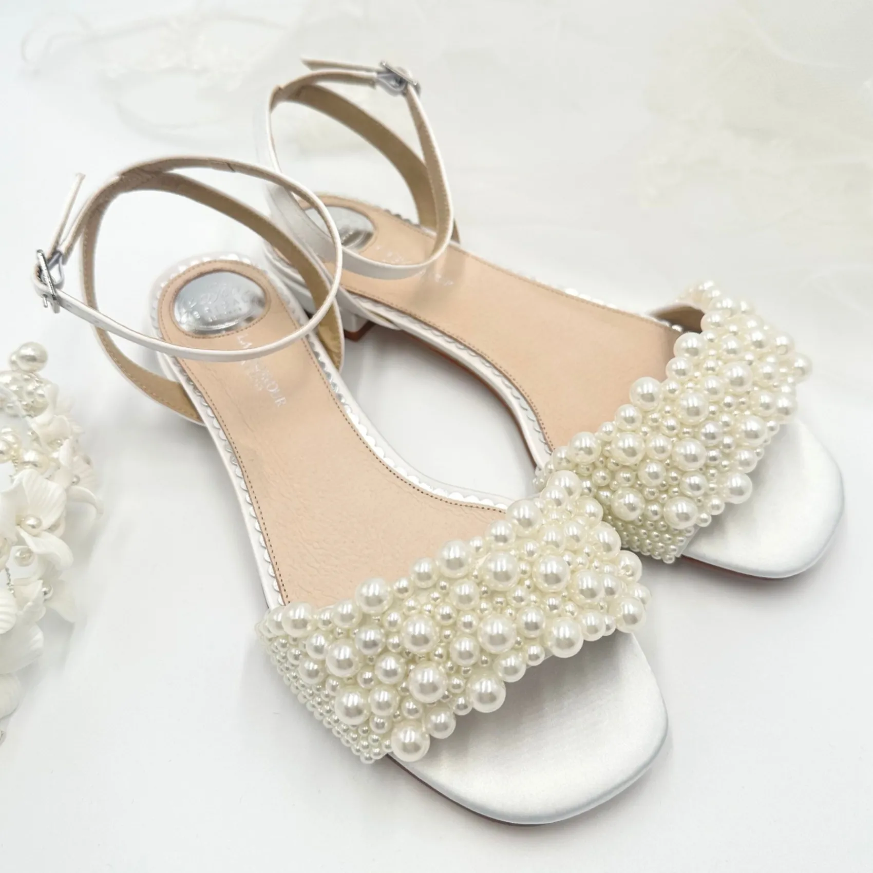 Perfect Bridal Claire Elfenbein Satin Perlen Flache Sandalen (Weite Passform)* Schuhe Für Brautjungfern | Hochzeitsschuhe