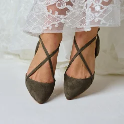 Perfect Bridal Davina Olive Grün Wildleder Kreuzriemen spitzen Ballett Fla* Schuhe Für Hochzeitsgäste | Schuhe Für Die Mutter Der Braut