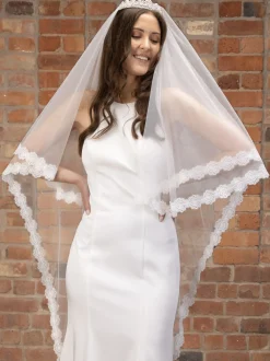 Perfect Bridal Elfenbein Zweistöckig Zart Spitze Rand Kathedrale Schleier* Zweistufiger Schleier | Kapelle Länge & Kathedrale Schleier