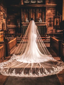 Perfect Bridal Elfenbeinfarbener langer einstufiger Schleier mit Spitzenschleppe* Einstufige Schleier | Kapelle Länge & Kathedrale Schleier