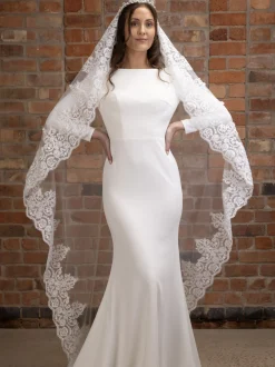 Perfect Bridal Elfenbeinfarbener einstufiger Mantilla-Spitzen-Kathedralschleier* Einstufige Schleier | Kapelle Länge & Kathedrale Schleier