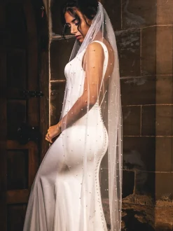Perfect Bridal Elfenbeinfarbener einreihiger Schleier mit gestreuter Perlenkante* Kapelle Länge & Kathedrale Schleier | Bodenlange Schleier