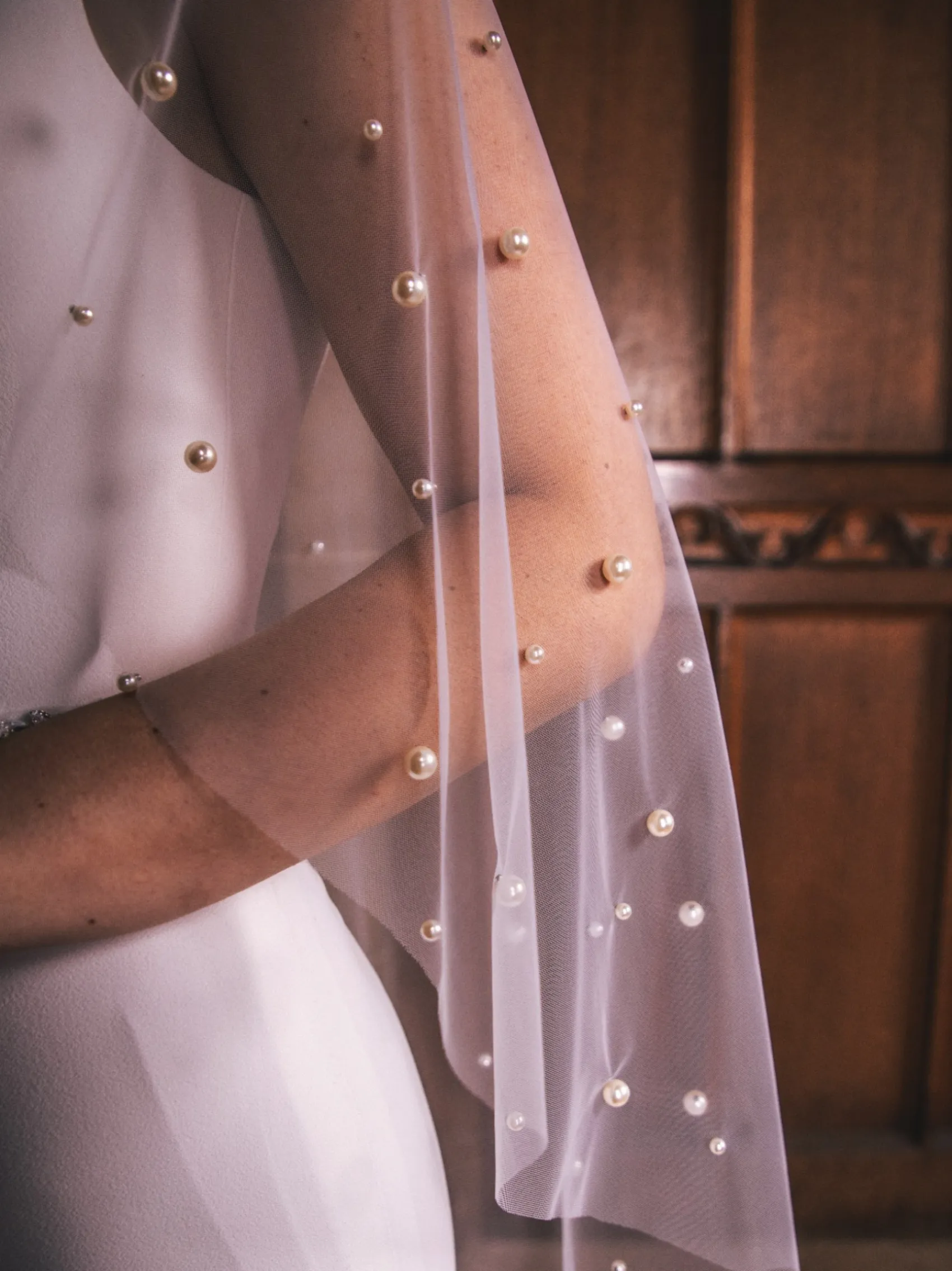 Perfect Bridal Elfenbeinfarbener einstufiger kurzer Schleier mit Perlenbesatz* Einstufige Schleier | Fingerspitzen-schleier