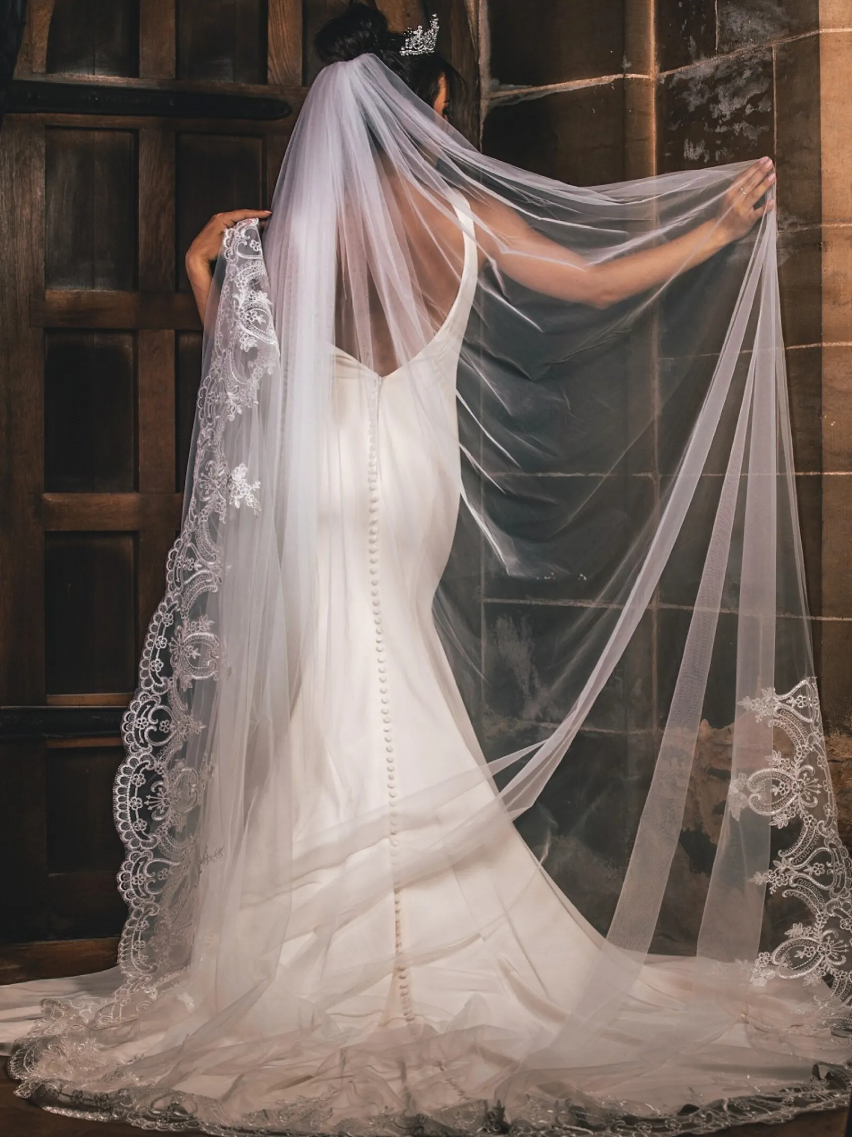Perfect Bridal Elfenbeinfarbener langer einstufiger Schleier mit Spitzenschleppe* Einstufige Schleier | Kapelle Länge & Kathedrale Schleier