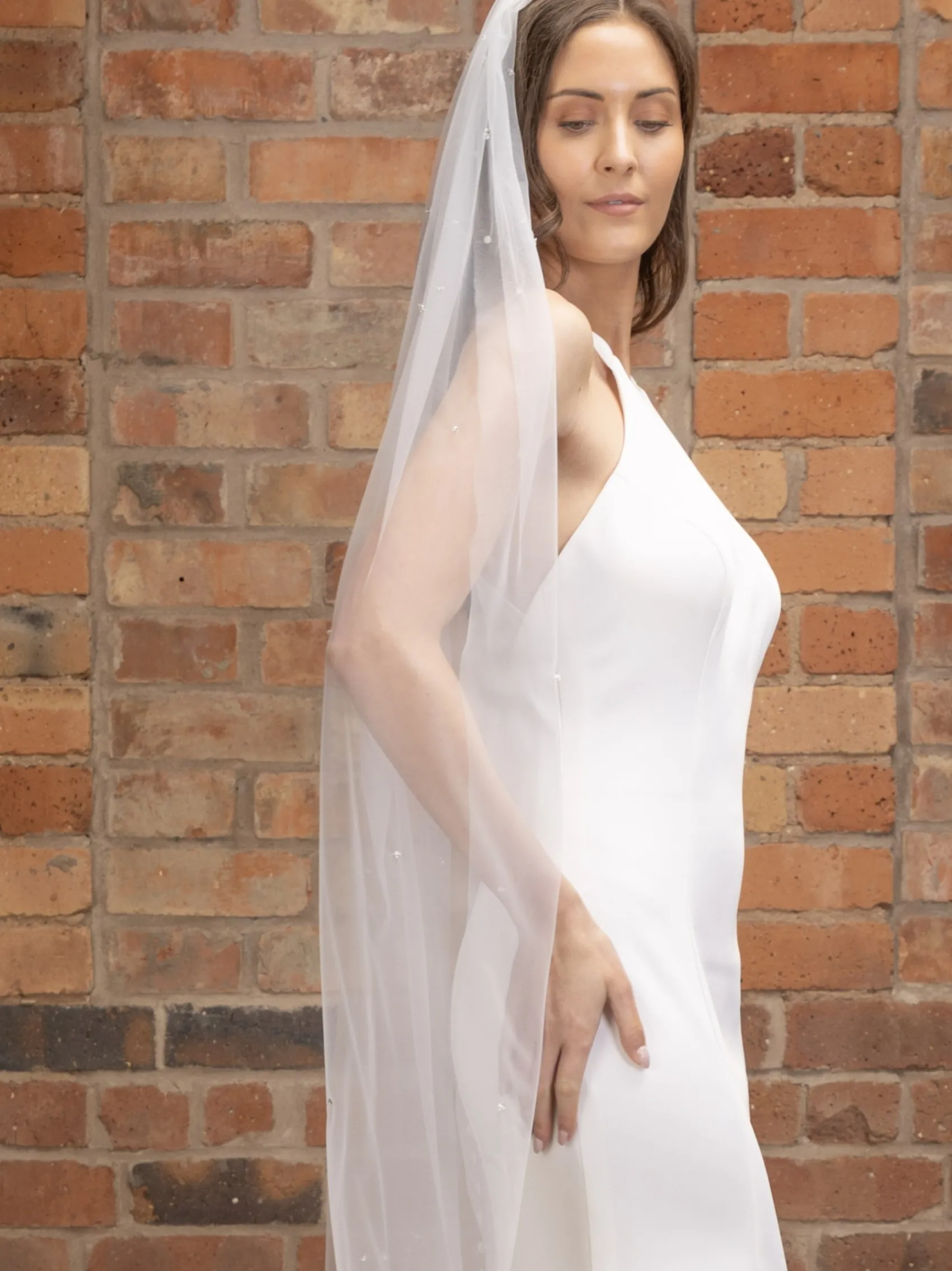 Perfect Bridal Elfenbeinfarbener einreihiger Schleier mit geschliffenem Rand aus Kristall in Walzerlänge* Einstufige Schleier | Schleier In Walzerlänge
