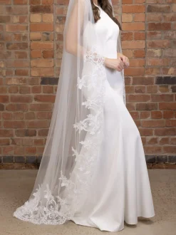 Perfect Bridal Elfenbeinfarbener einstufiger bodenlanger Schleier mit Spitzenschleppe* Einstufige Schleier | Bodenlange Schleier