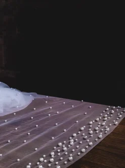 Perfect Bridal Elfenbeinfarbener zweistufiger, stark verzierter, kurzer Perlenschleier* Zweistufiger Schleier | Fingerspitzen-schleier