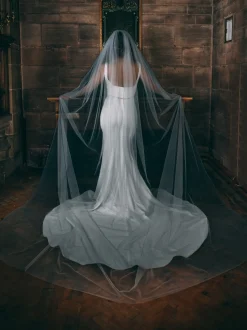 Perfect Bridal Elfenbeinfarbener einreihiger schlichter Kathedralschleier mit Schnittkante* Einstufige Schleier | Kapelle Länge & Kathedrale Schleier