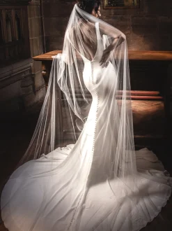 Perfect Bridal Elfenbeinfarbener einreihiger Kathedralenschleier mit geschliffenem Rand* Kapelle Länge & Kathedrale Schleier | Einstufige Schleier