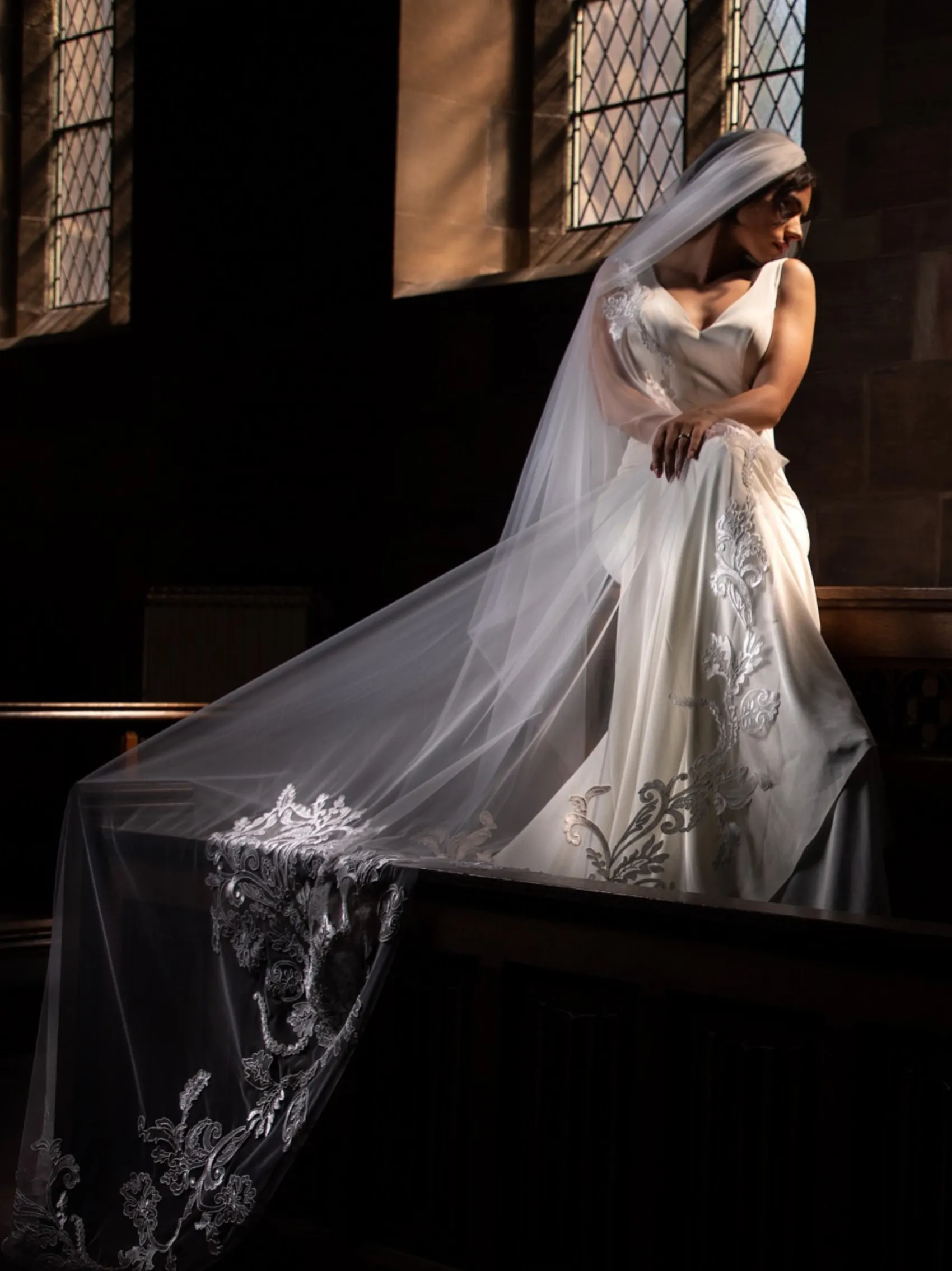 Perfect Bridal Elfenbeinfarbener einreihiger verzierter Spitzen-Kapellenschleier* Einstufige Schleier | Kapelle Länge & Kathedrale Schleier