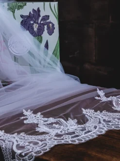 Perfect Bridal Elfenbeinfarbener langer einstufiger Schleier mit Spitzenschleppe* Einstufige Schleier | Kapelle Länge & Kathedrale Schleier