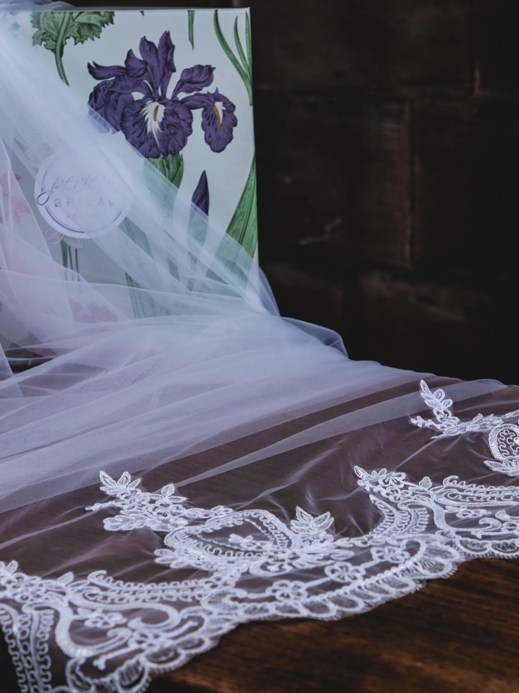Perfect Bridal Elfenbeinfarbener langer einstufiger Schleier mit Spitzenschleppe* Einstufige Schleier | Kapelle Länge & Kathedrale Schleier