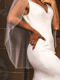 Perfect Bridal Elfenbeinfarbener einreihiger Schleier mit Perlen und Kristallrand* Einstufige Schleier | Fingerspitzen-schleier