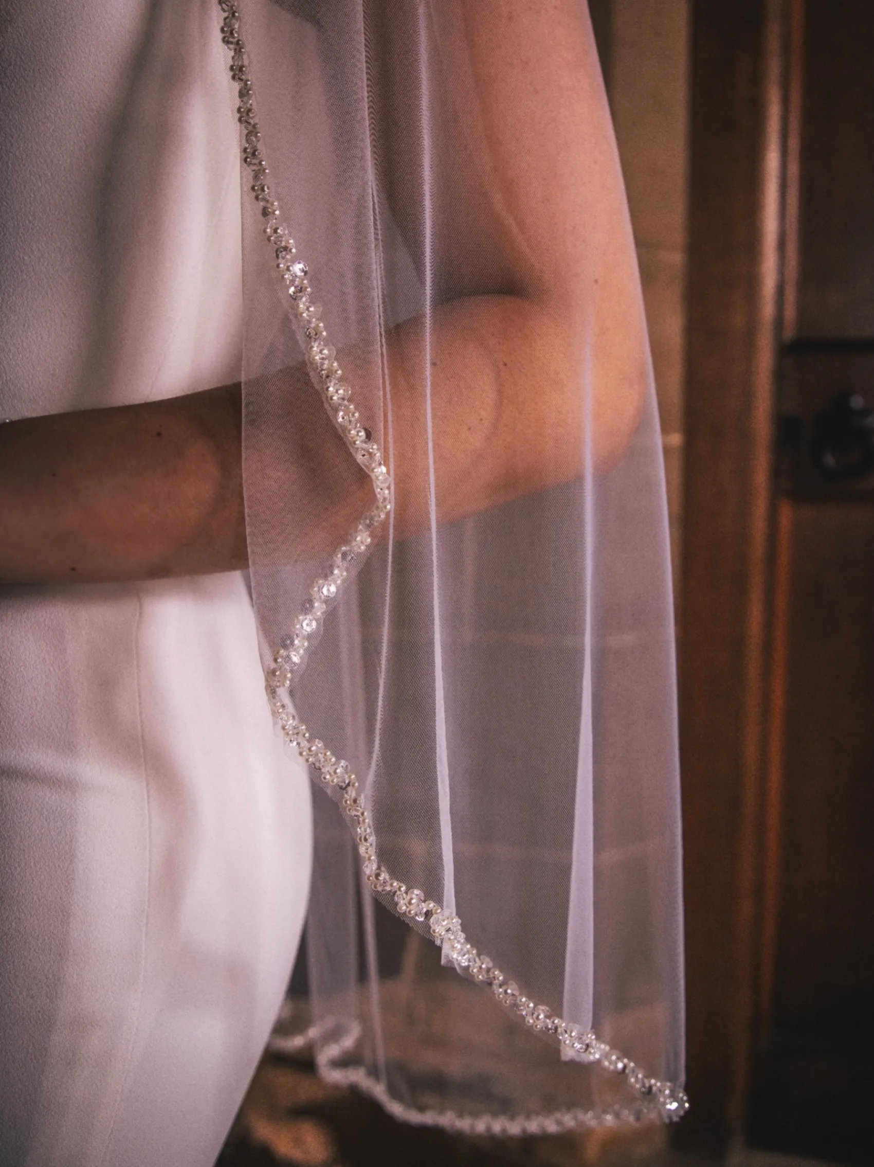 Perfect Bridal Elfenbeinfarbener, einstufiger, perlenbesetzter Silberrand-Fingerspitzenschleier* Einstufige Schleier | Fingerspitzen-schleier