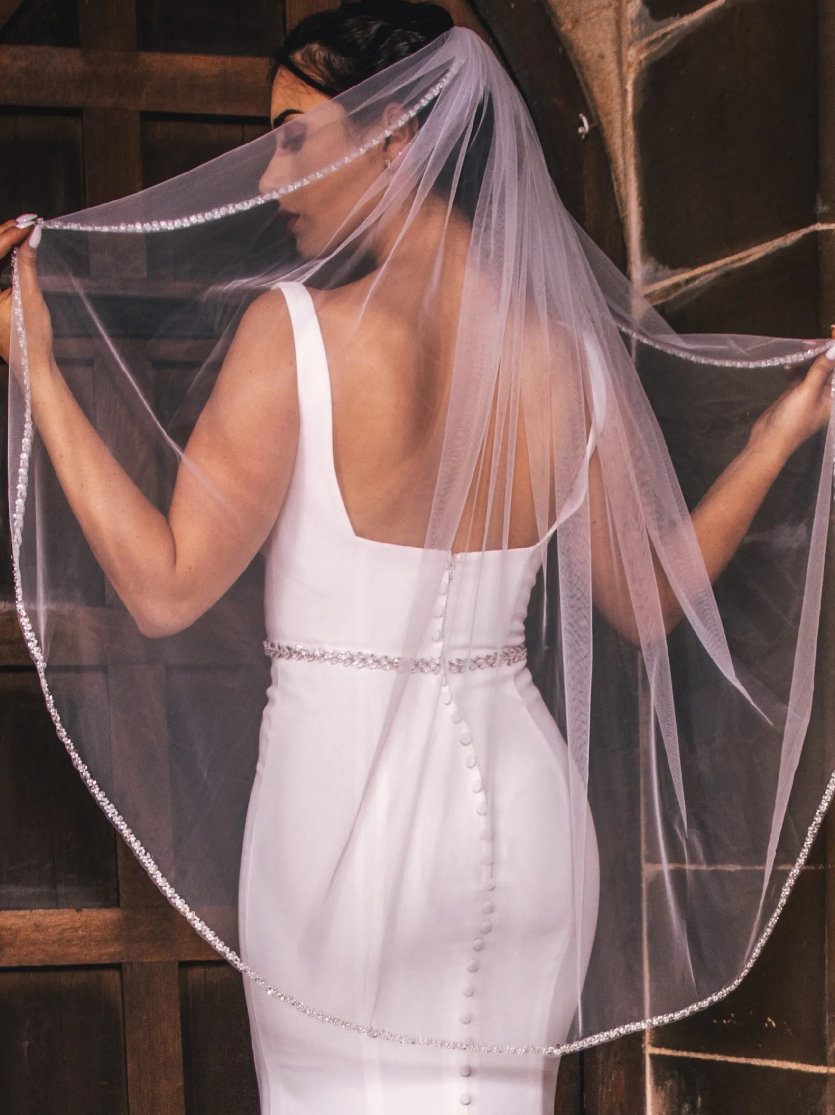 Perfect Bridal Elfenbeinfarbener, einstufiger, perlenbesetzter Silberrand-Fingerspitzenschleier* Einstufige Schleier | Fingerspitzen-schleier