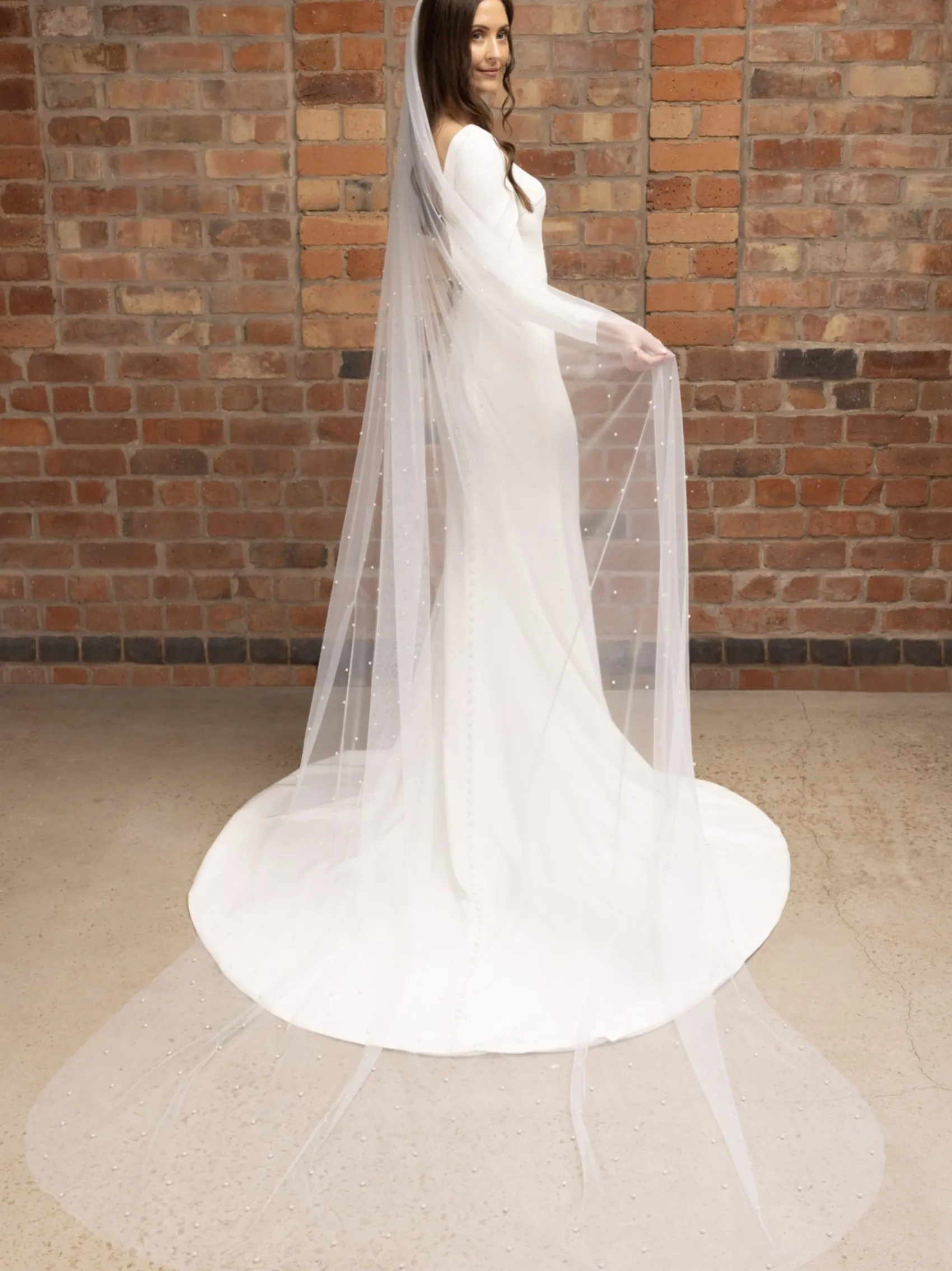 Perfect Bridal Elfenbeinfarbener einreihiger Schleier mit gestreuter Perlenkante* Kapelle Länge & Kathedrale Schleier | Bodenlange Schleier