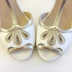 Perfect Bridal Esme Färbbare Elfenbein Satin und Gold Schimmer T-Bar Schuhe* Schuhe Für Hochzeitsgäste | Hochzeitsschuhe