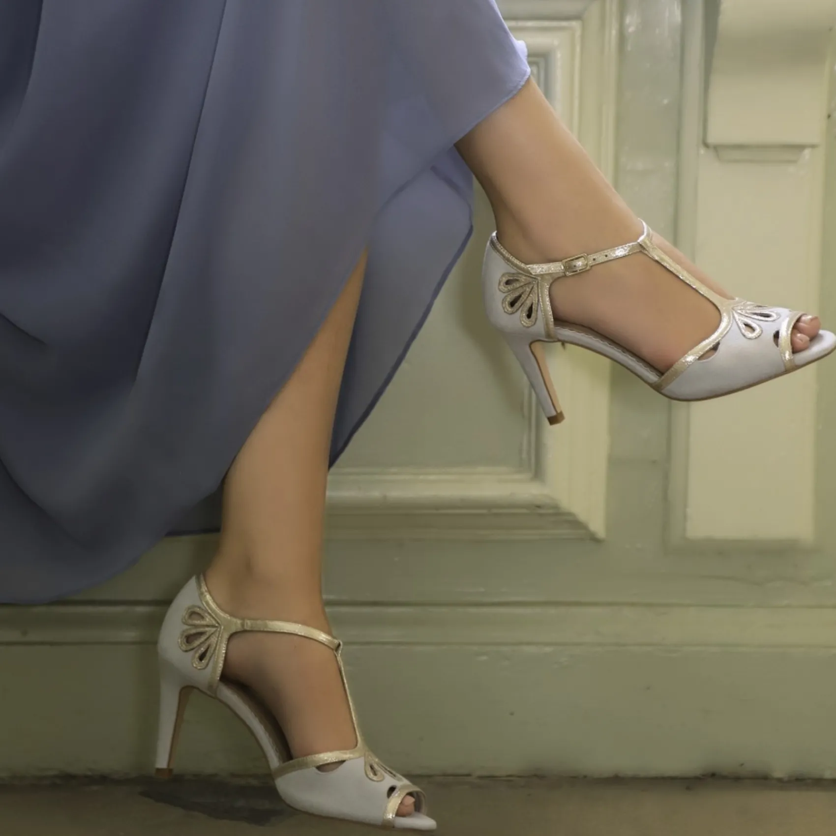 Perfect Bridal Esme Perle Grau Wildleder und Gold Schimmer T-Bar Schuhe* Schuhe Für Hochzeitsgäste | Schuhe Für Die Mutter Der Braut