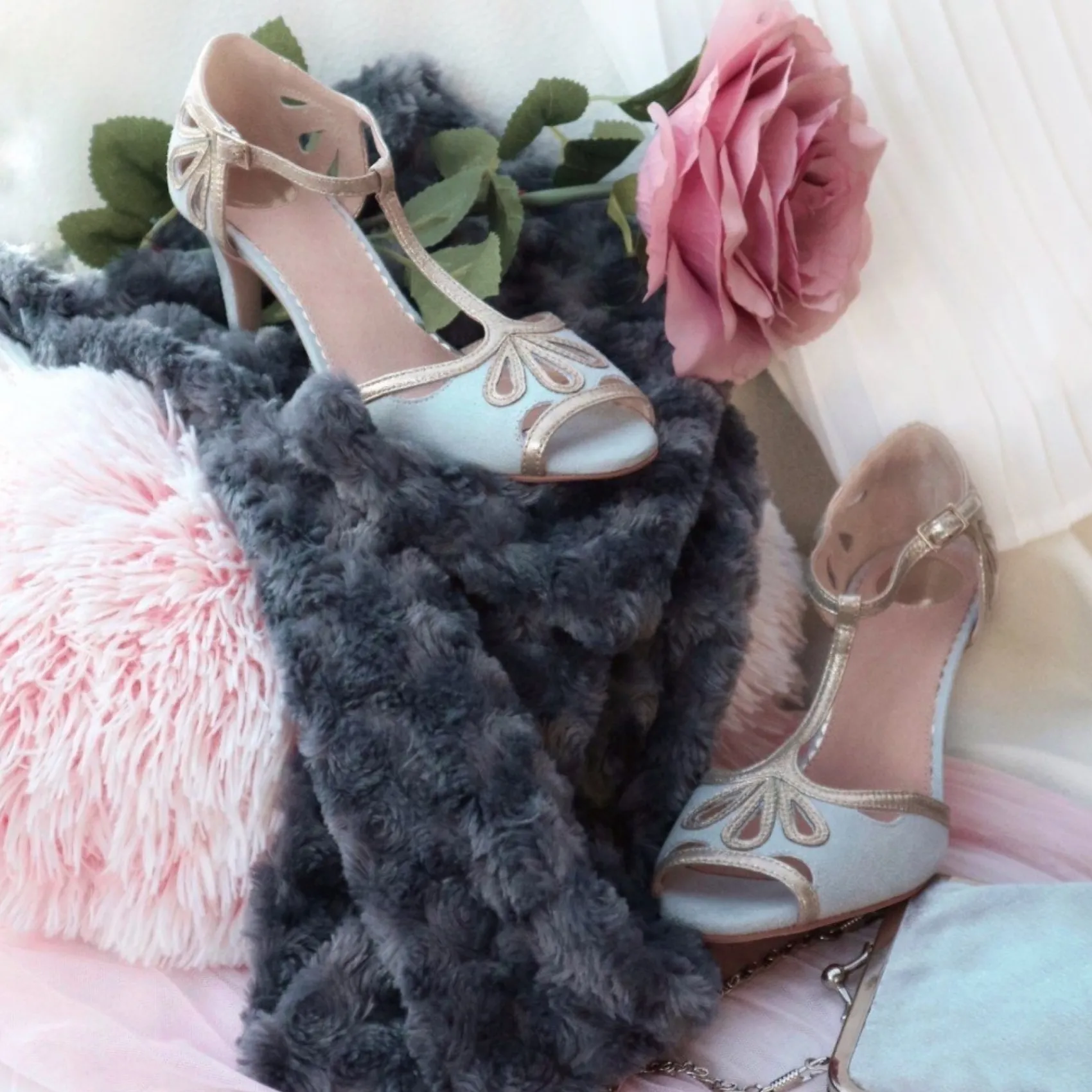 Perfect Bridal Esme Perle Grau Wildleder und Gold Schimmer T-Bar Schuhe* Schuhe Für Hochzeitsgäste | Schuhe Für Die Mutter Der Braut