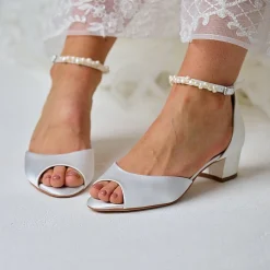 Perfect Bridal Fiona Elfenbein Satin Blockabsatz Perle Knöchelriemen Sandalen* Hochzeitsschuhe | Schuhe Mit Niedrigem Absatz