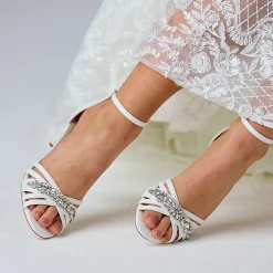 Perfect Bridal Frankie Elfenbeinfarbene Wildleder-Kristall-Blockabsatz-Sandalen* Glitzernde Ballschuhe | Weiße Ballschuhe