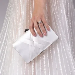 Perfect Bridal Färbbare elfenbeinfarbene Criss Cross Satin Clutch Tasche* Hochzeit Handtaschen