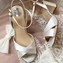Perfect Bridal Georgia Elfenbein Satin Sandalen mit mittlerem Blockabsatz und Schleife* Schuhe Für Brautjungfern | Hochzeitsschuhe