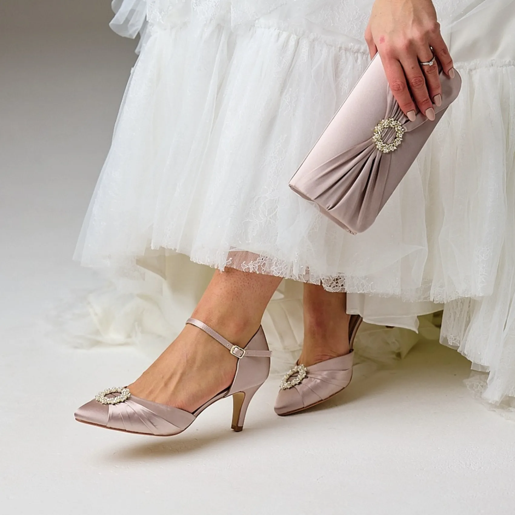 Perfect Bridal Harlow Taupe Satin Perlenbrosche Clutch Tasche* Anlass Handtaschen