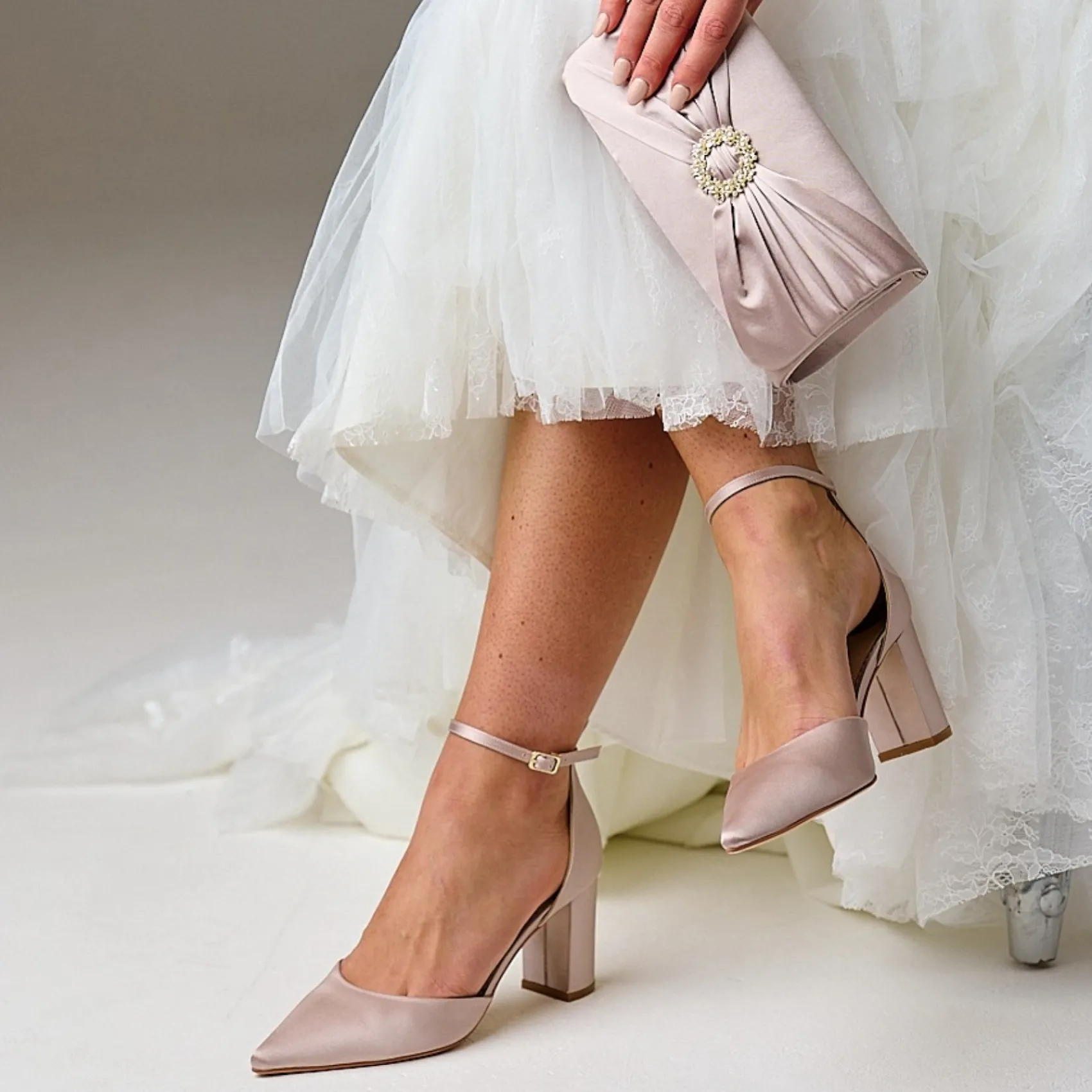 Perfect Bridal Harlow Taupe Satin Perlenbrosche Clutch Tasche* Anlass Handtaschen