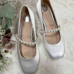 Perfect Bridal Kinsley Elfenbeinfarbene Satin Niedrige Blockabsätze mit Perlenriemen* Hochzeitsschuhe | Schuhe Mit Niedrigem Absatz