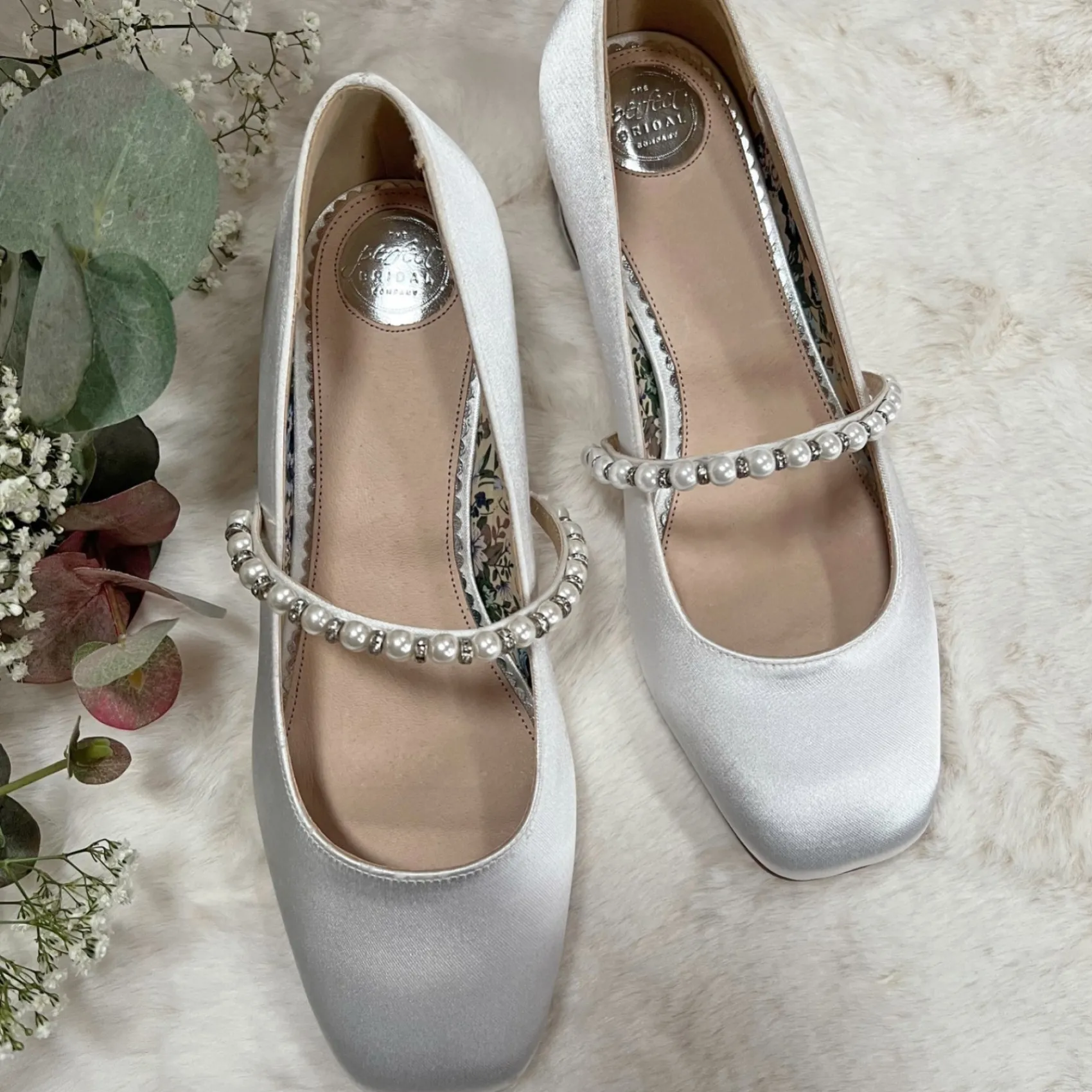 Perfect Bridal Kinsley Elfenbeinfarbene Satin Niedrige Blockabsätze mit Perlenriemen* Hochzeitsschuhe | Schuhe Mit Niedrigem Absatz