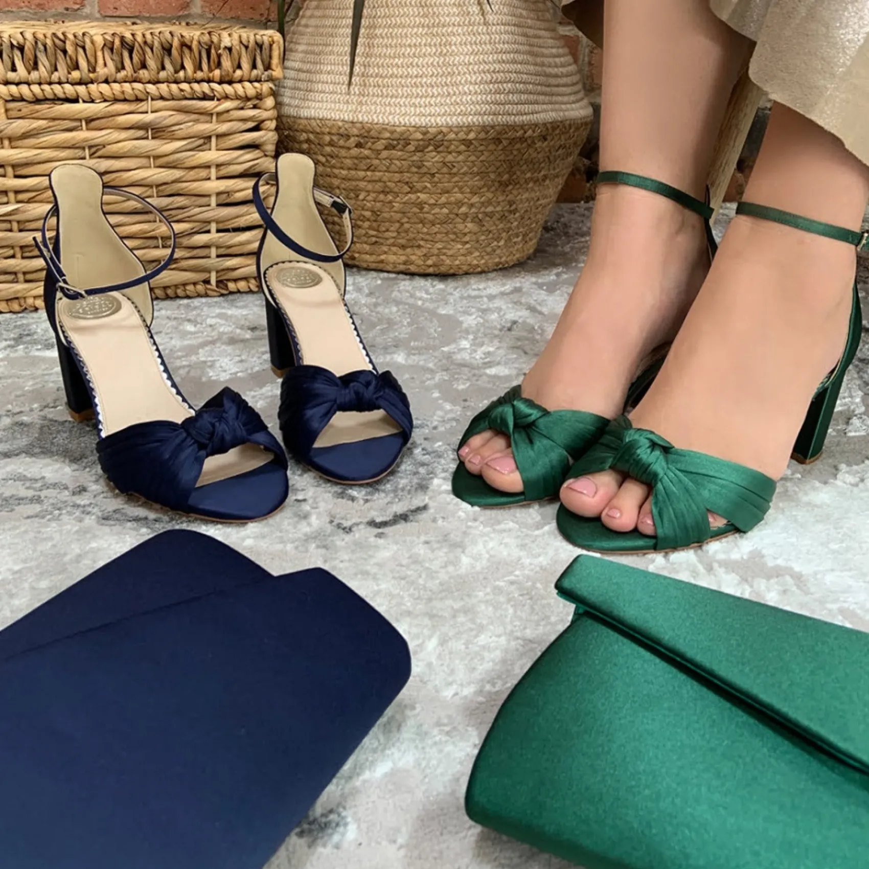 Perfect Bridal Lucinda Grün Satin geknotete Sandalen mit Blockabsatz* Schuhe Für Hochzeitsgäste | Schuhe Für Die Mutter Der Braut