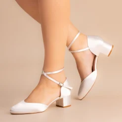Perfect Bridal Remi Elfenbeinfarbener Satin Court mit Blockabsatz und überkreuzten Trägern* Schuhe Für Die Mutter Der Braut | Hochzeitsschuhe