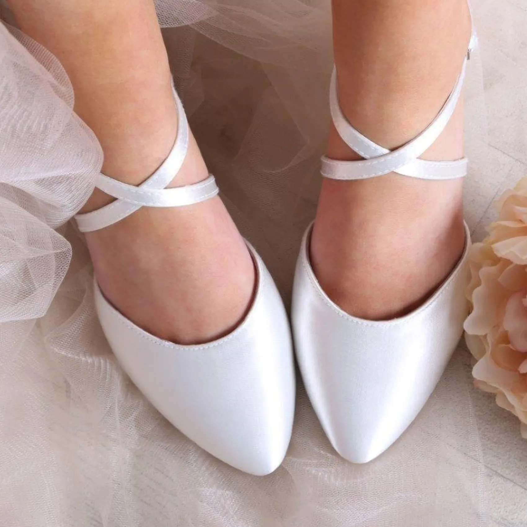 Perfect Bridal Renate Elfenbeinfarbene Satin-Absatzstiefel mit überkreuzten Riemen* Hochzeitsschuhe | Schuhe Mit Niedrigem Absatz