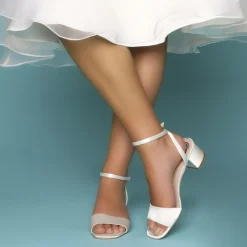 Perfect Bridal Riley Färbbare Elfenbein Satin Perle Niedriger Blockabsatz Sandalen* Schuhe Für Brautjungfern | Hochzeitsschuhe