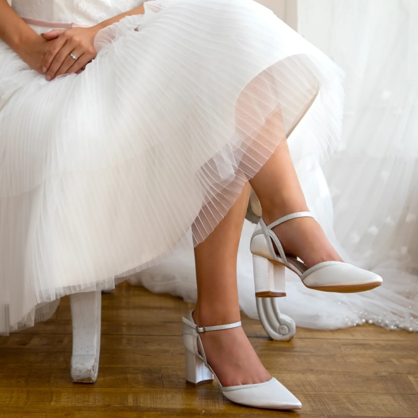 Perfect Bridal Robyn Elfenbeinfarbene Blockabsätze aus Satin und Silberglitzer* Hochzeitsschuhe | Schuhe Mit Mittlerem Absatz