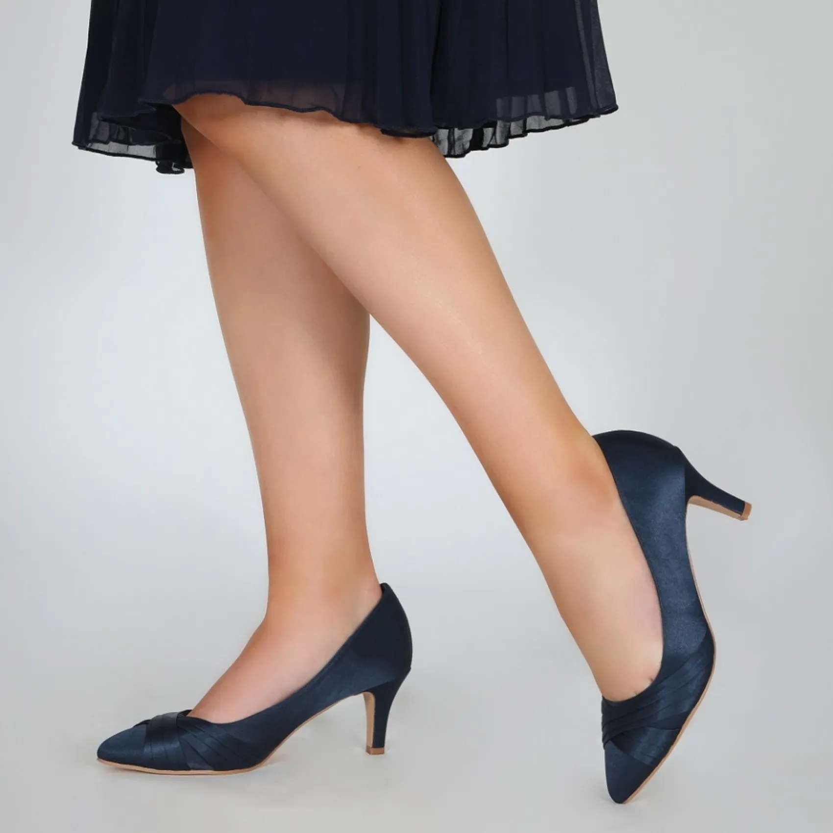 Perfect Bridal Sally Marineblaue Satin Schuhe mit mittlerem Absatz* Schuhe Für Hochzeitsgäste | Schuhe Für Die Mutter Der Braut