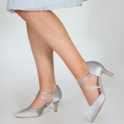 Perfect Bridal Sonya Silberne Satin Mid Heel Courts mit Crossover-Riemen* Schuhe Für Hochzeitsgäste | Schuhe Für Die Mutter Der Braut