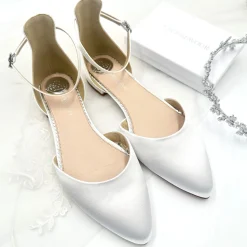 Perfect Bridal Tilly Färbbar Elfenbein Satin Knöchelriemen Flats (Weite Passform)* Hochzeitsschuhe | Schuhe Zum Färben
