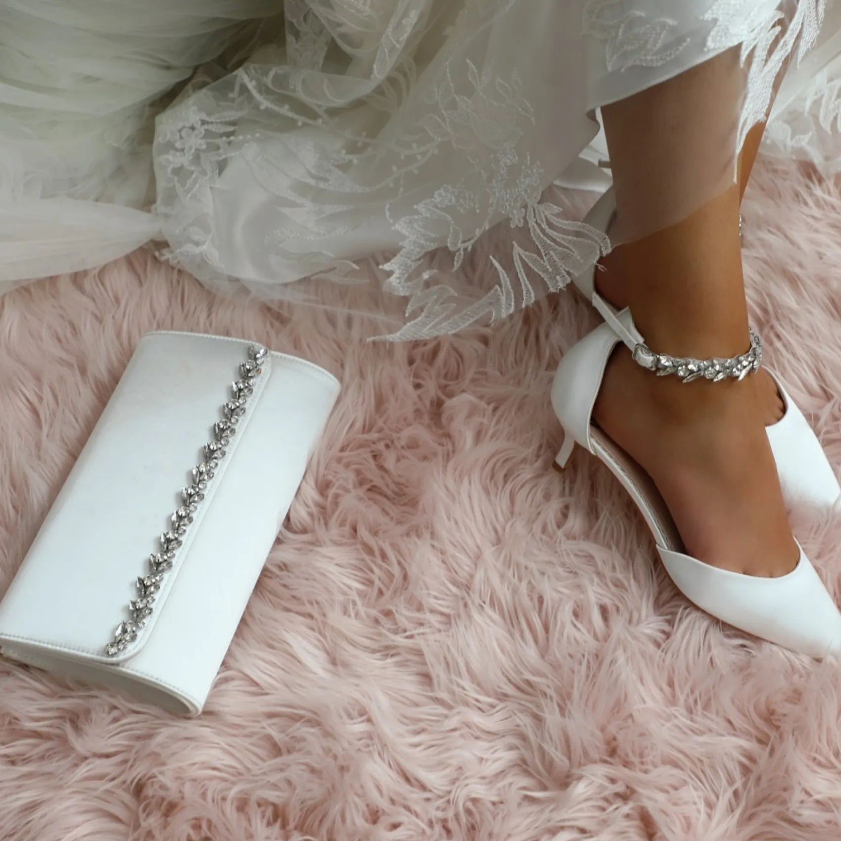 Perfect Bridal Yvette Färbbare elfenbeinfarbene Satin- und Kristall-Clutch-Tasche* Hochzeit Handtaschen