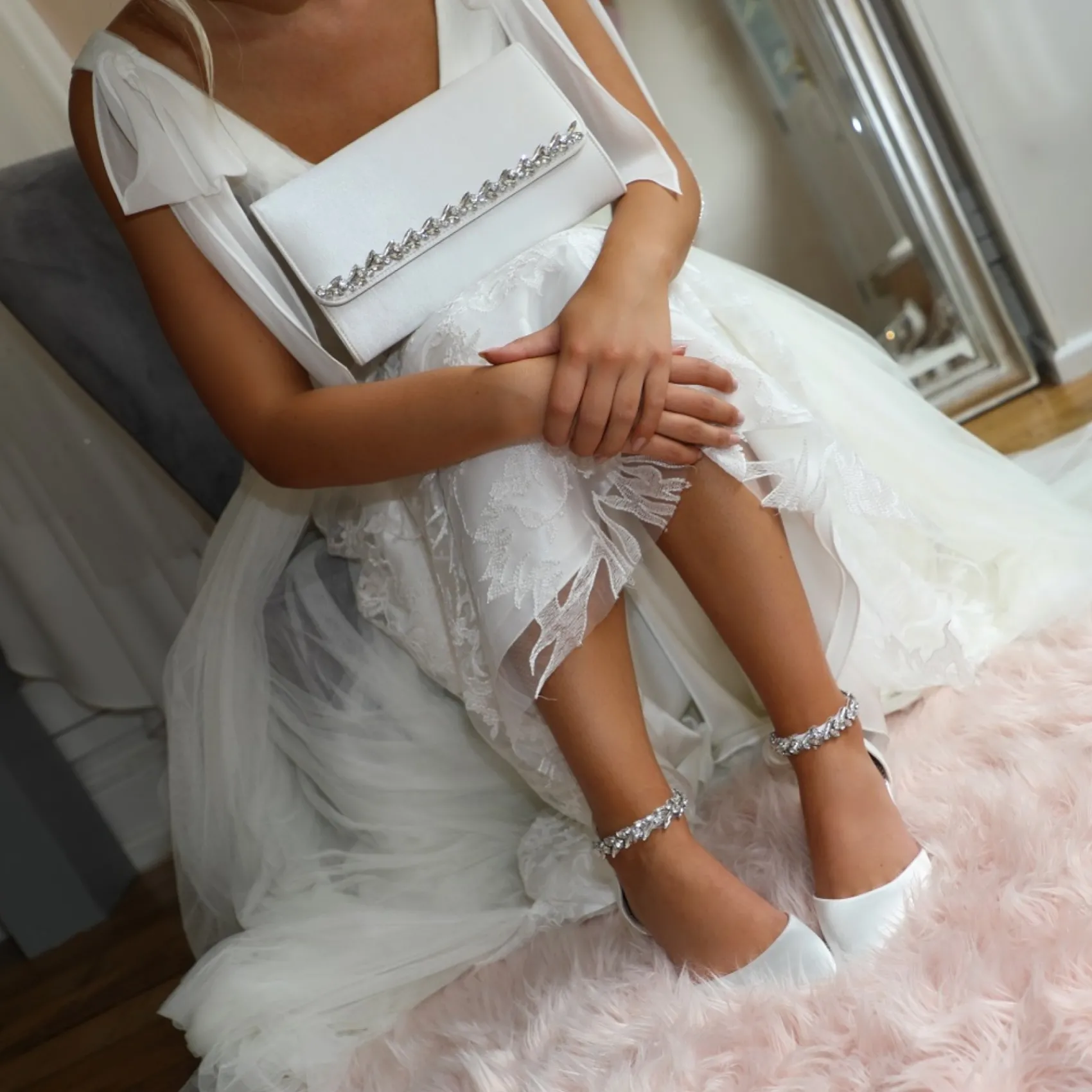 Perfect Bridal Yvette Färbbare elfenbeinfarbene Satin- und Kristall-Clutch-Tasche* Hochzeit Handtaschen
