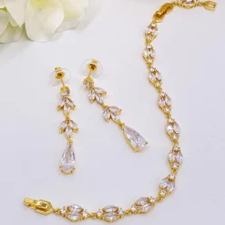 Lace & Favour Radiance Gold Lange Cubic Zirkonia Tropfen-Ohrringe* Goldener Abschlussball-schmuck | Abschlussball-ohrringe
