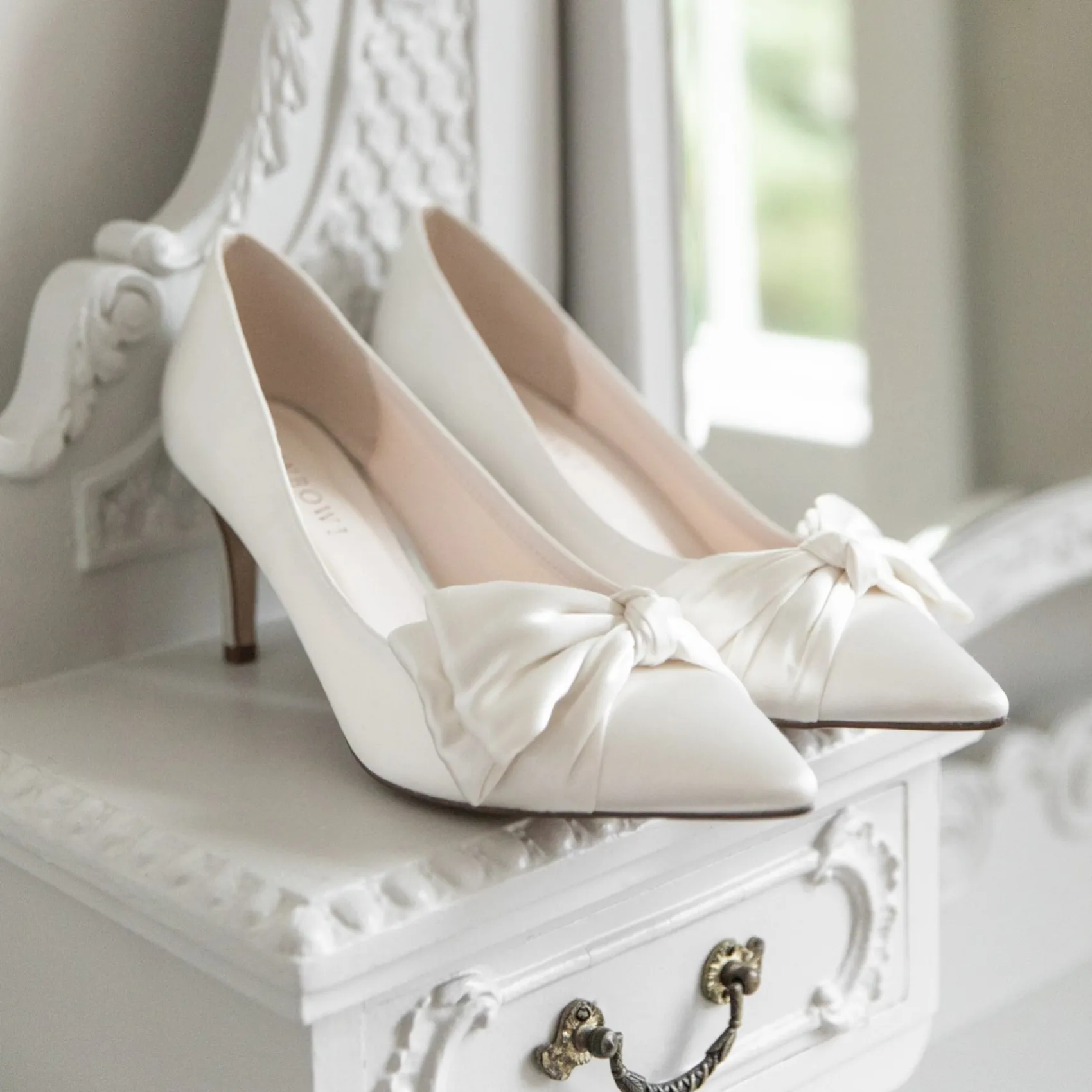 Rainbow Club Arabella Elfenbein Satin Asymmetrische Schleife Mittlere Ferse Gericht Schuhe* Hochzeitsschuhe | Schuhe Mit Mittlerem Absatz